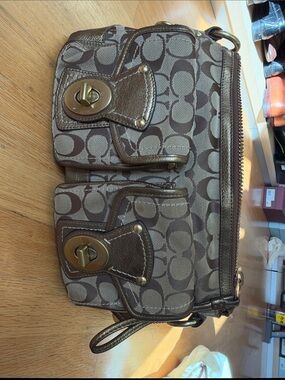 Rare Coach Y2K signature print limited edition handbag with rare lining